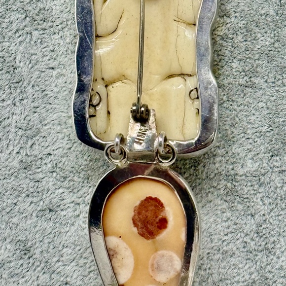 Amy Kahn Russell gorgeous carved rabbit and pink easter agate pendant pin HUGE - Picture 9 of 16